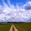 Lange Strae mit Himmel